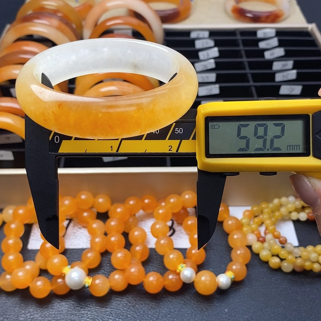 未镶嵌石英质玉（黄龙玉）手镯19号