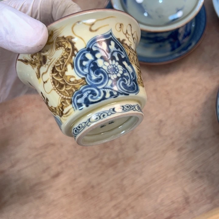 瓷片釉里金穿花龙马蹄盖碗