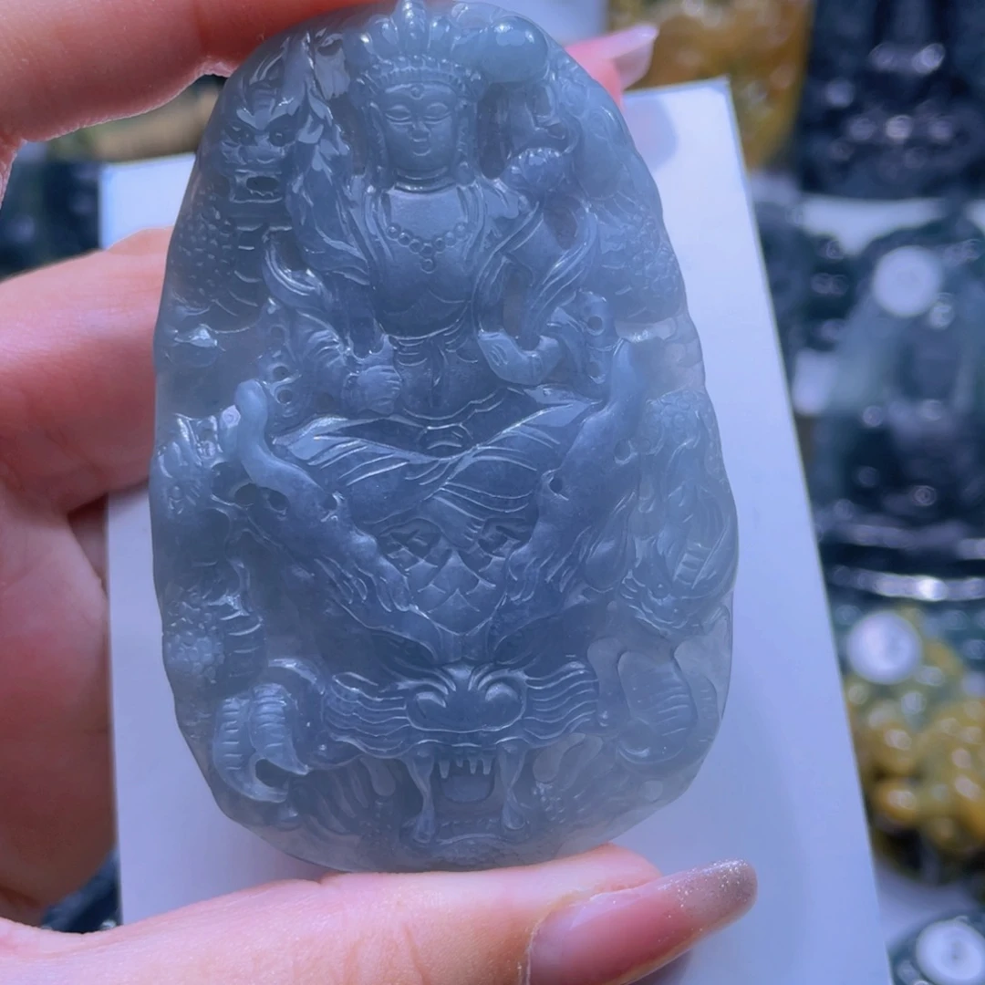 翡翠颈饰未镶嵌何**戀