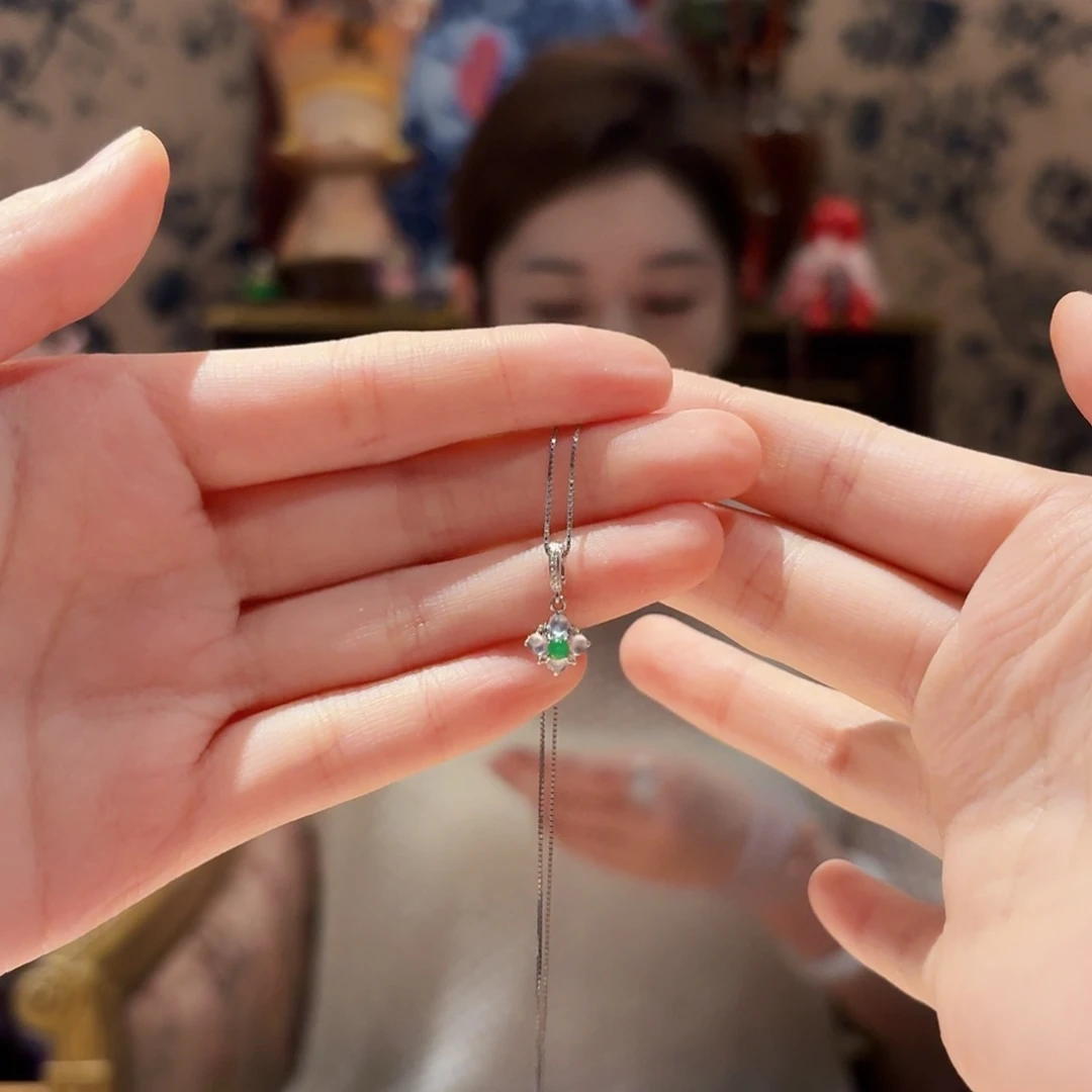 翡翠18K金镶嵌吊坠(赠链)