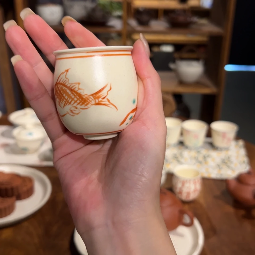 瓷片陶瓷。         陶瓷。