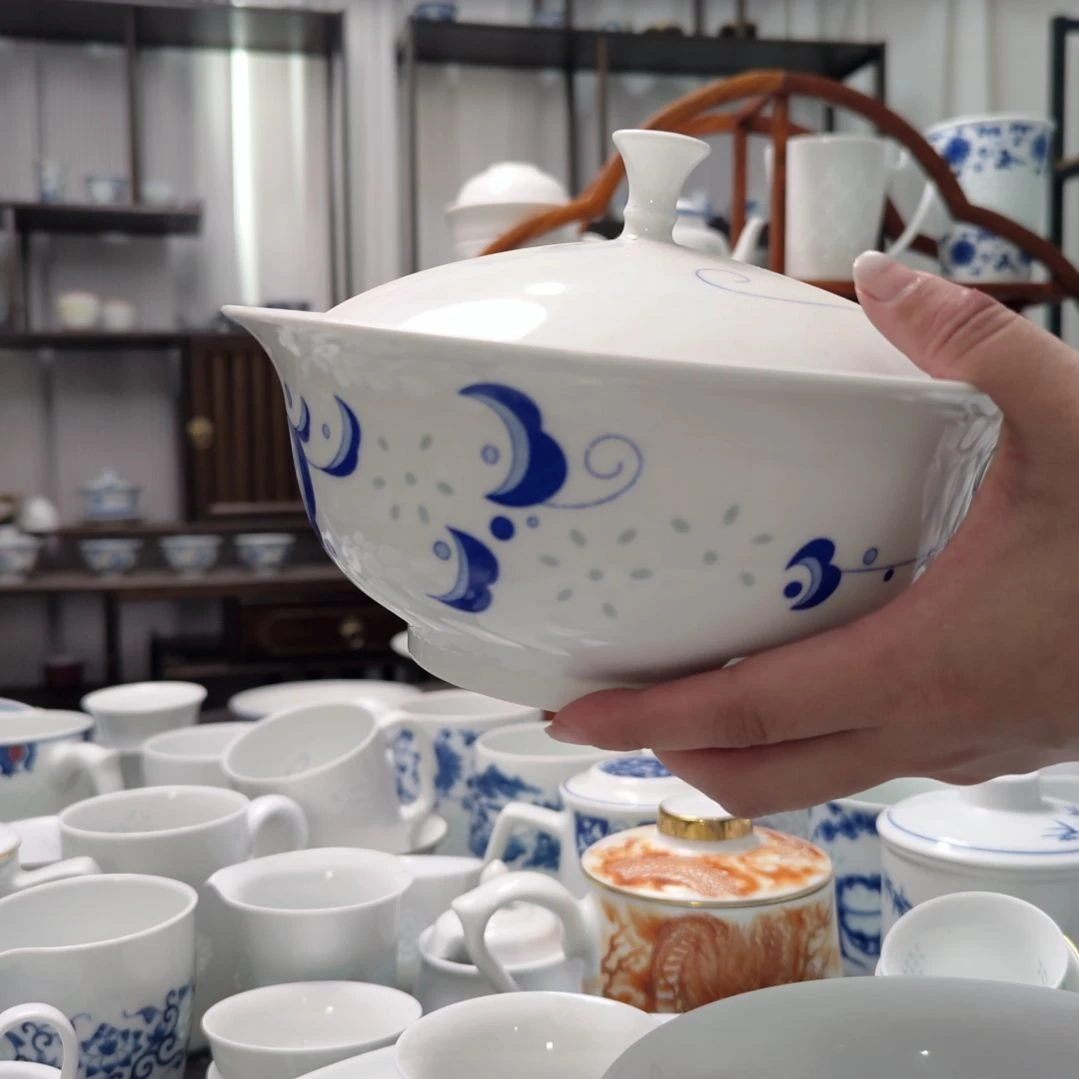 瓷8寸青叶品锅一个