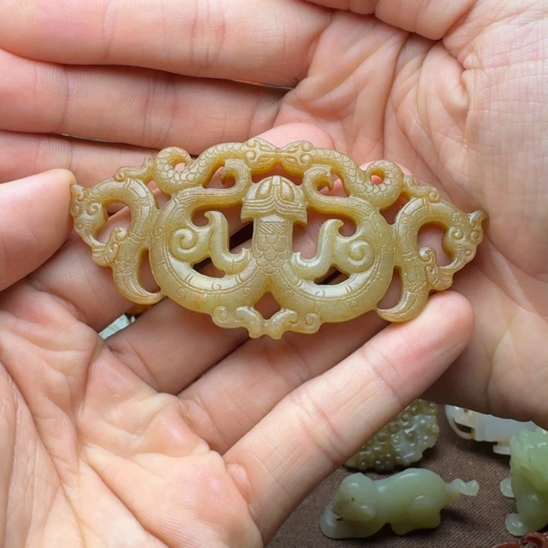 和田玉未镶嵌把件