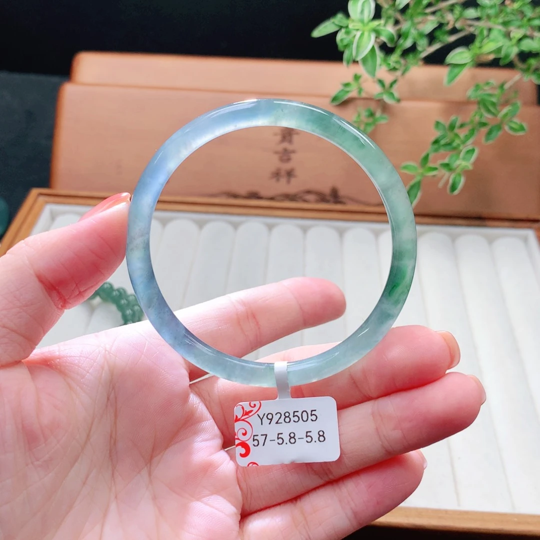 未镶嵌手镯（圆镯）翡翠