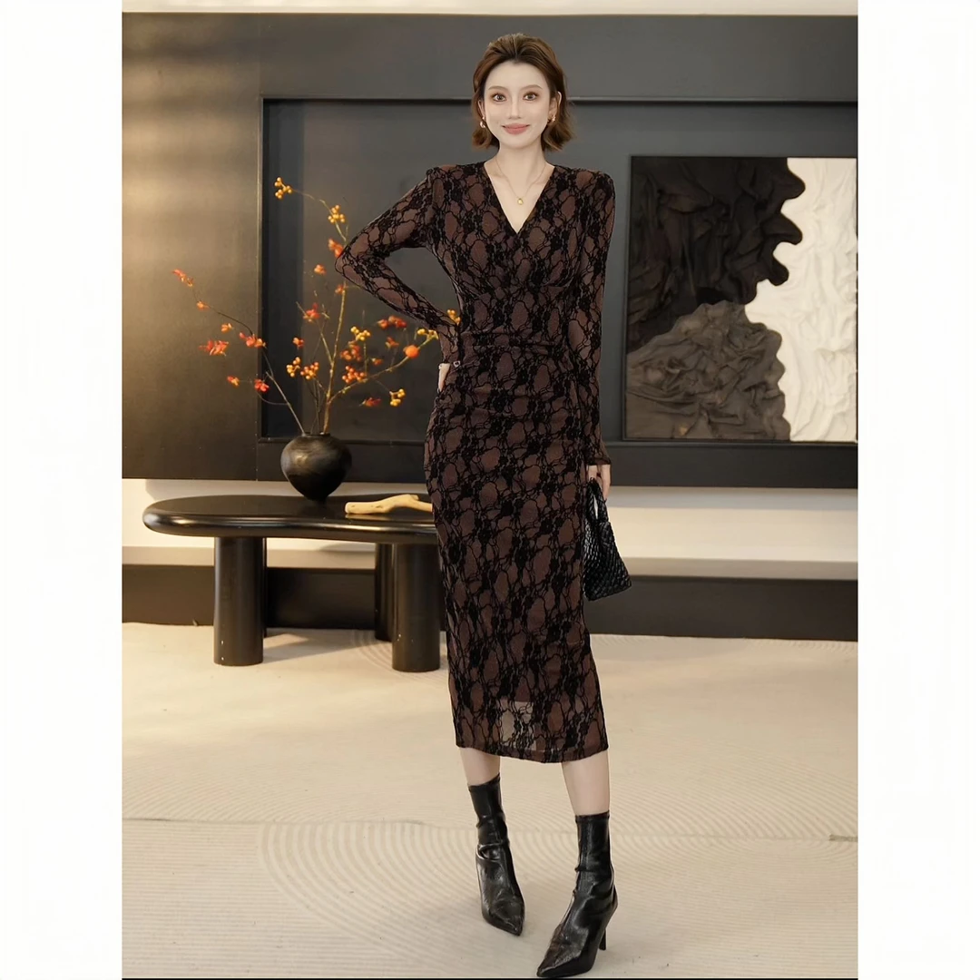 「京京」2025冬季新款优雅轻熟气质V领收褶连衣裙HBZXW918585
