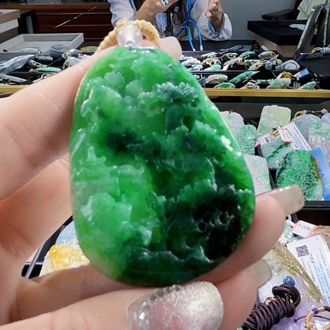 颈饰未镶嵌翡翠一个