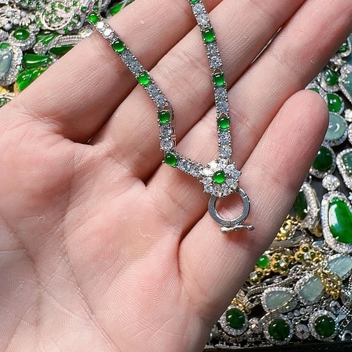 翡翠颈饰未镶嵌天然A货翡翠放漏