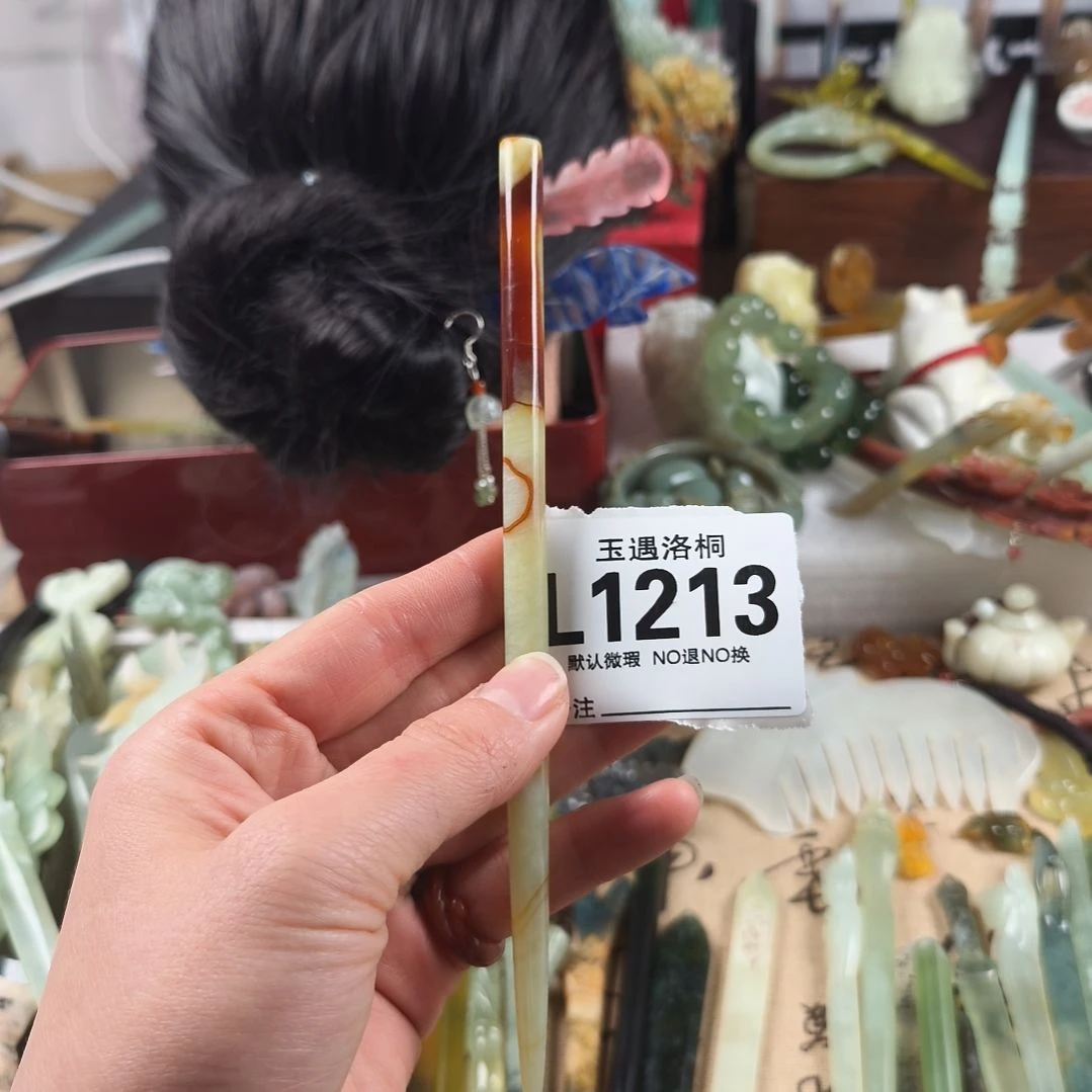 蛇纹石玉发饰合金花*。