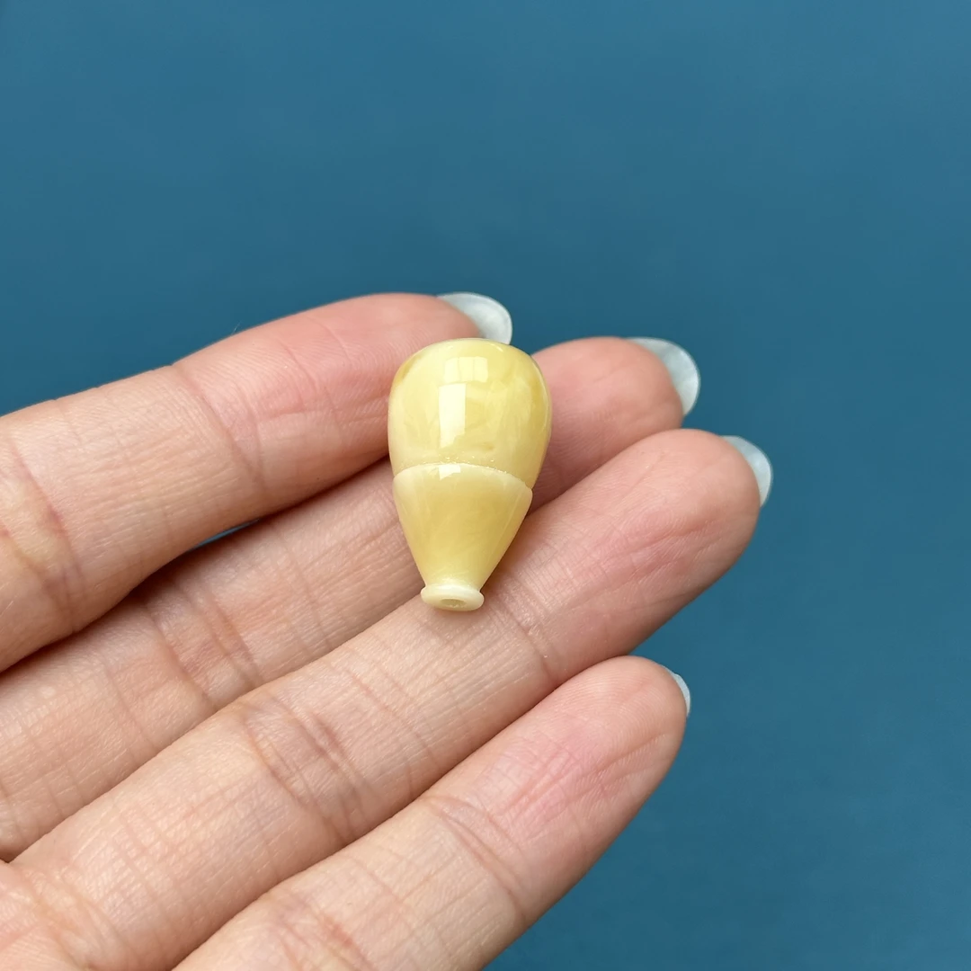 Z1067天然原矿蜜蜡 鸡油黄白花三通 13*21mm抖音基地质检发货