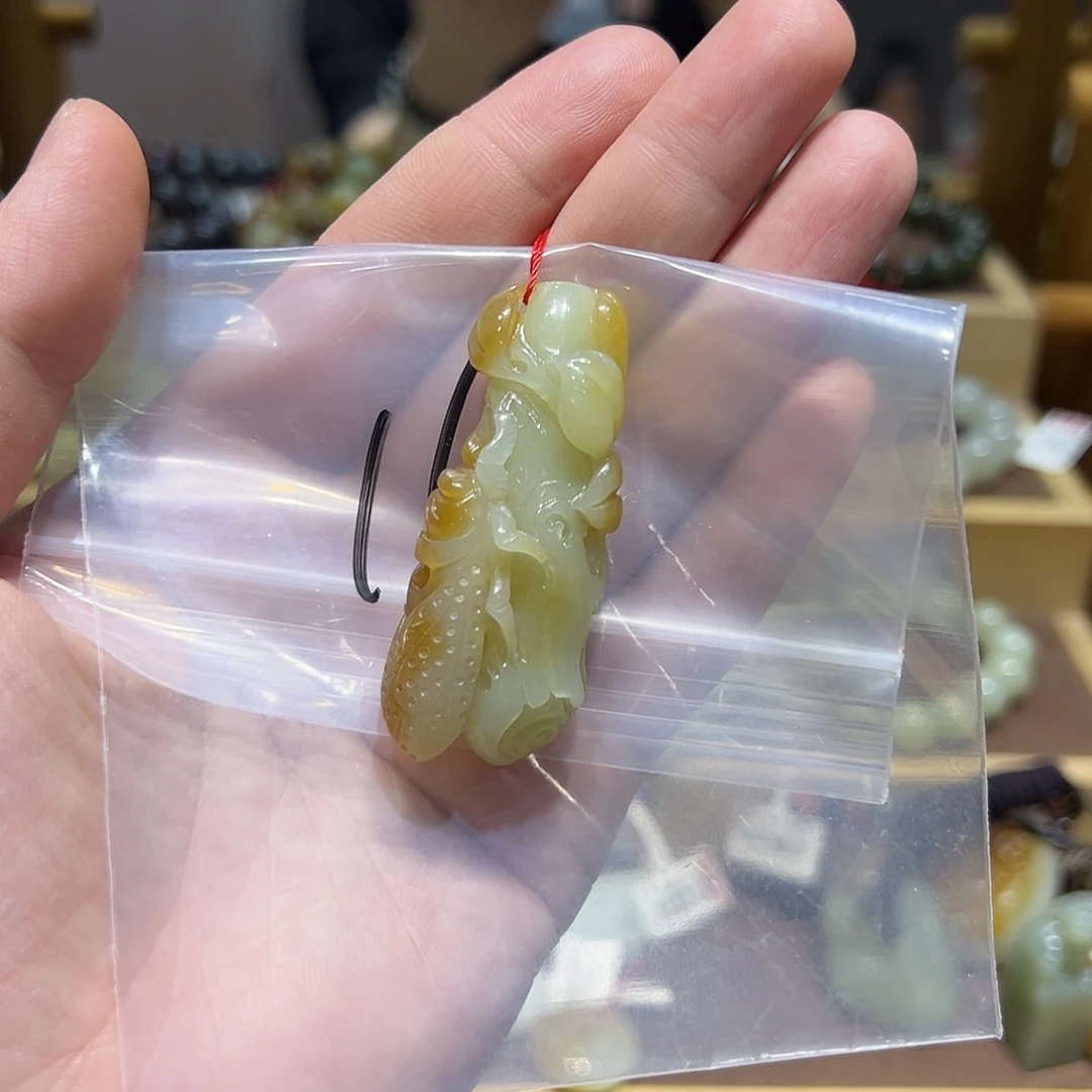 项圈未镶嵌和田玉糖黄口随性吊坠
