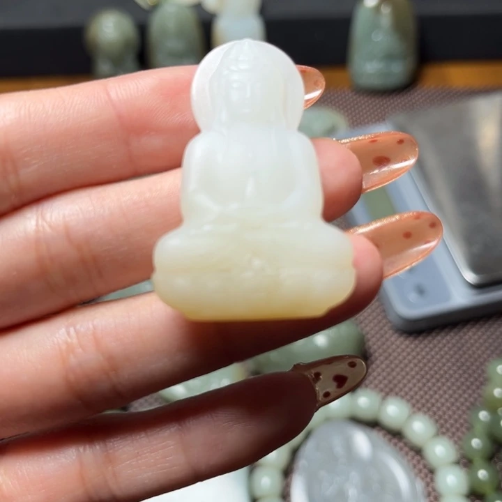 未镶嵌和田玉（糖玉）挂件雨**步