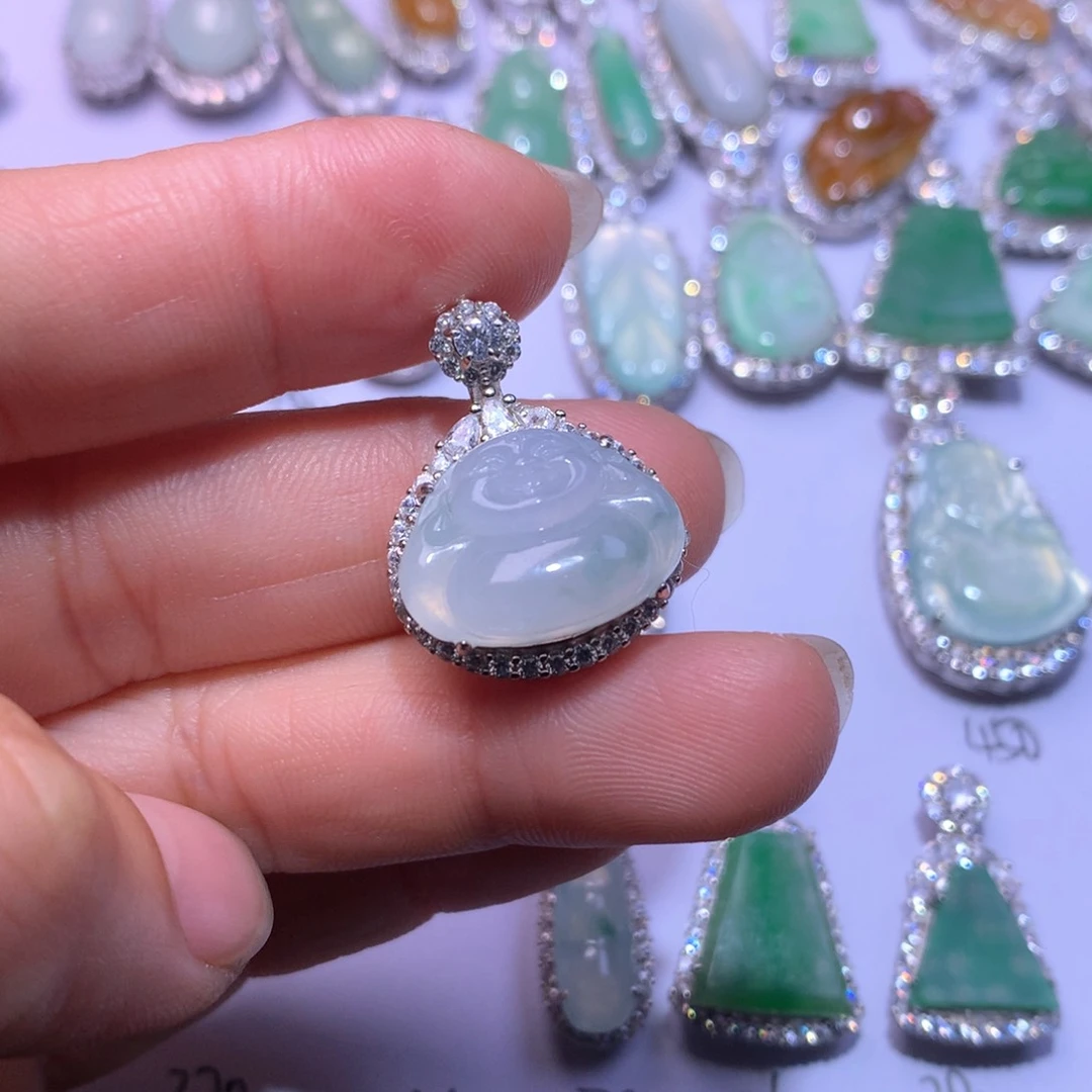 翡翠颈饰未镶嵌佛