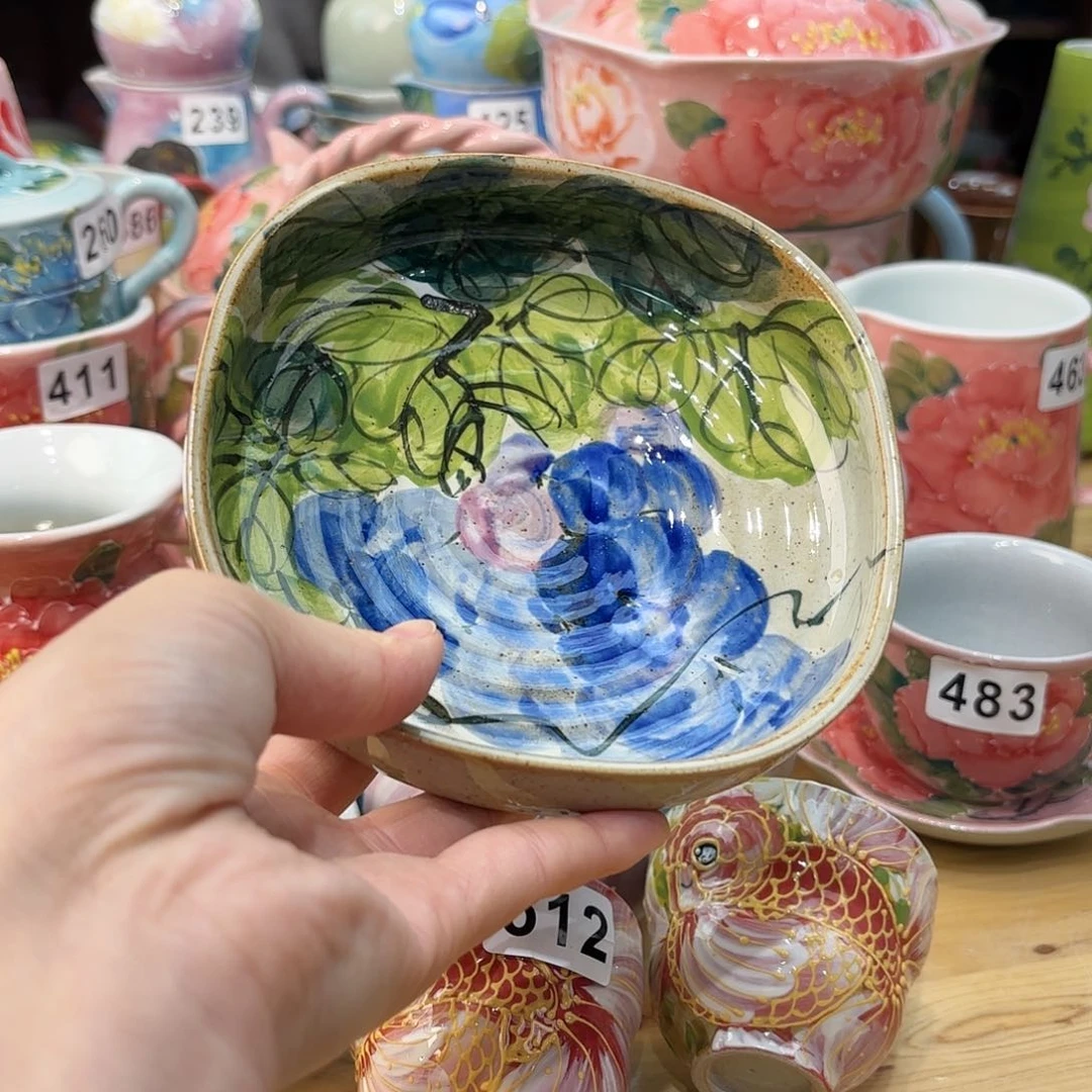 瓷片兔兔盖茨。兔兔好