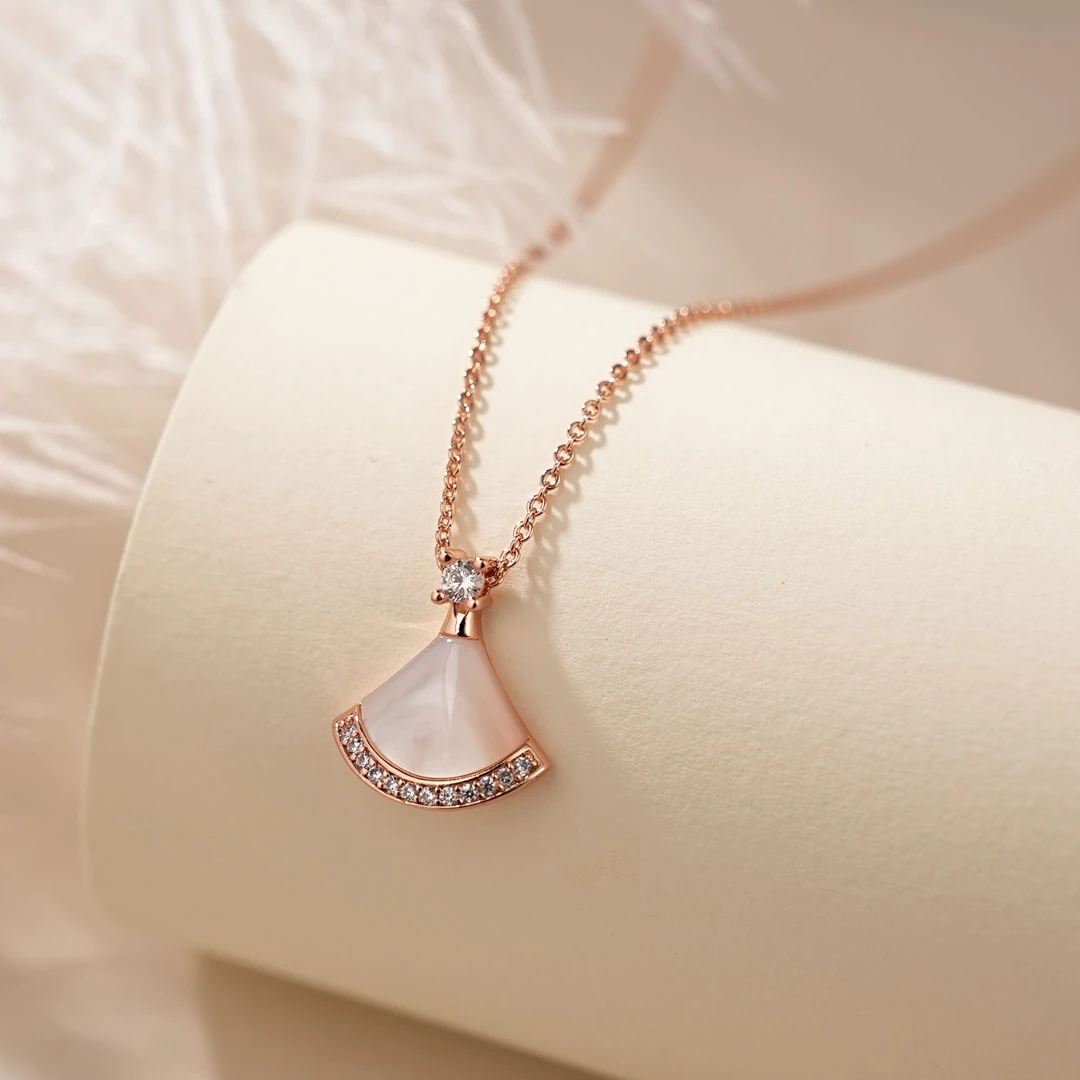 薇纳斯 合金合成锆石项链 日韩小裙子轻奢气质百搭坠链经典款时尚