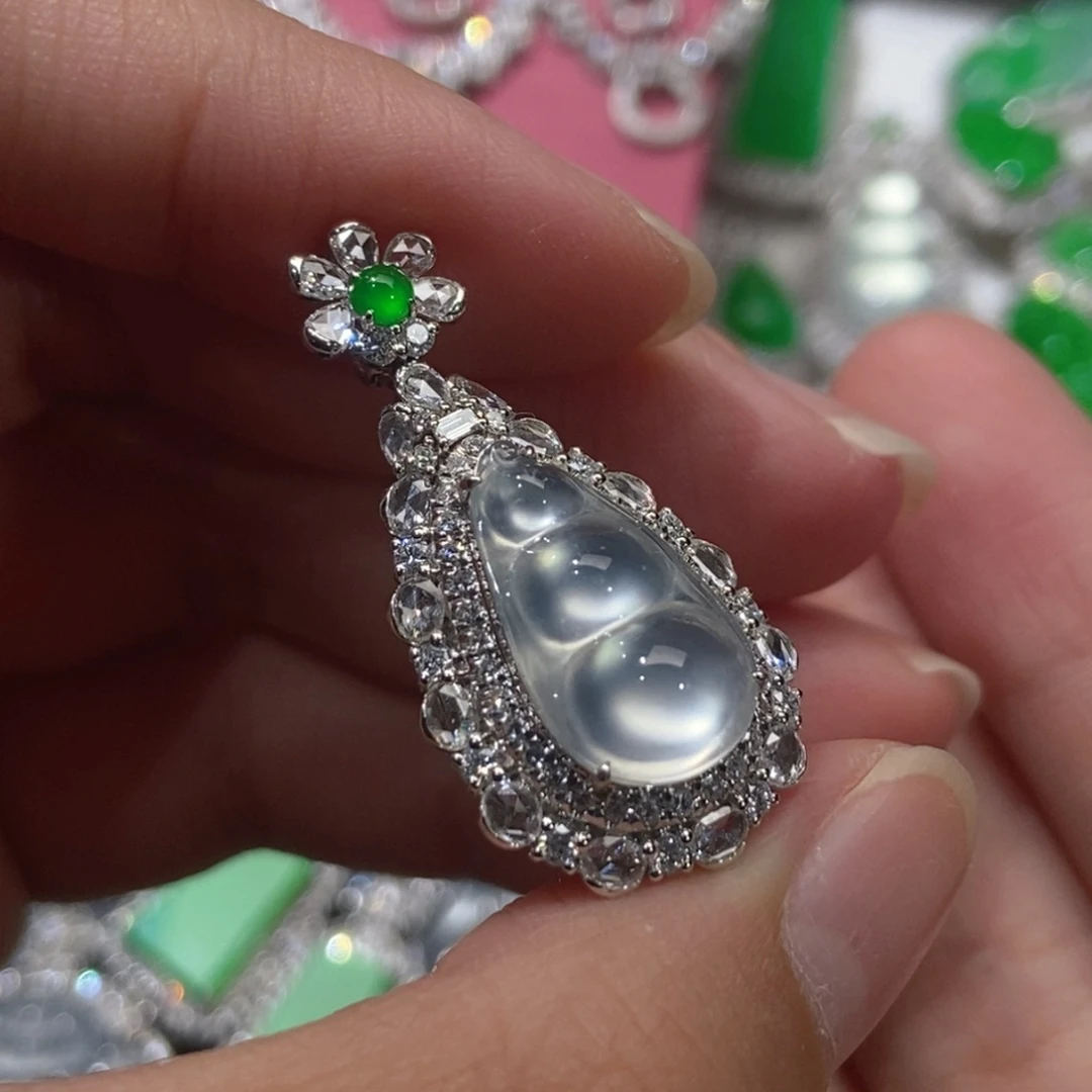 翡翠18K金镶嵌颈饰天然缅甸A货翡翠