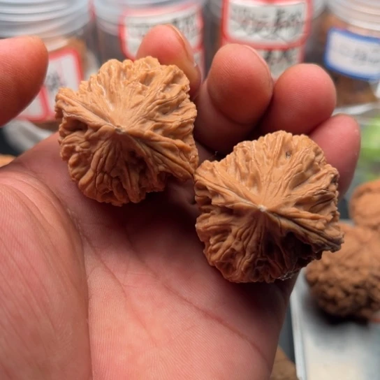 把件文玩核桃鸡心