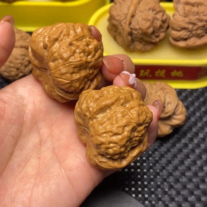 桃核吊坠主*蛤蟆头……