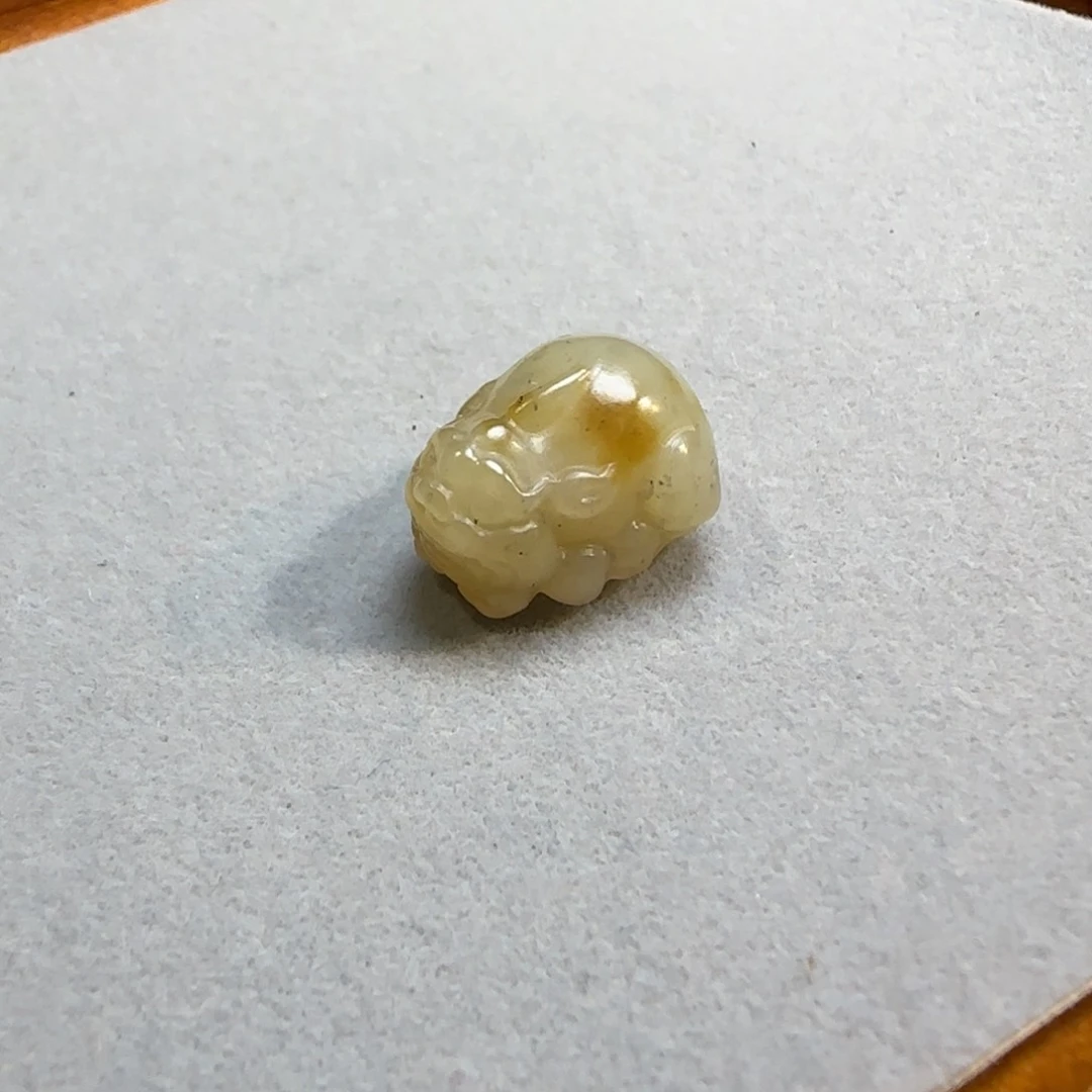 和田玉未镶嵌颈饰糖青花貔貅