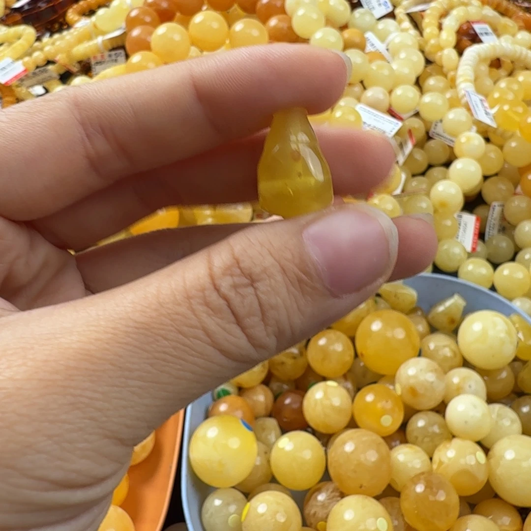 未镶嵌琥珀珠宝奇石