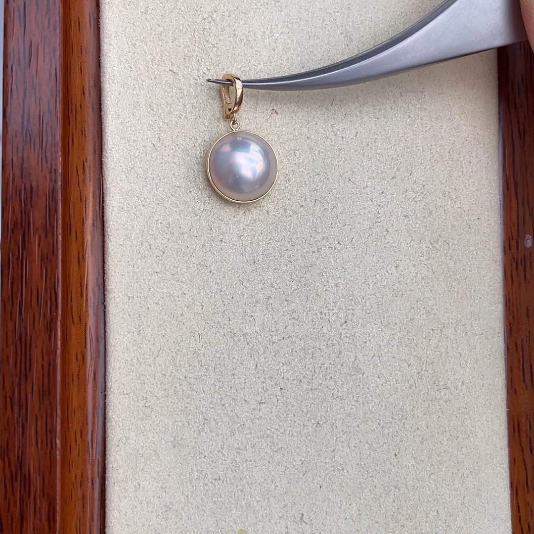 18K金镶嵌拼合珍珠（马贝珠）吊坠(赠链)