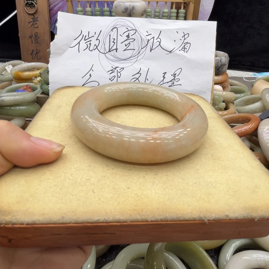你***饼石英质玉未镶嵌手镯