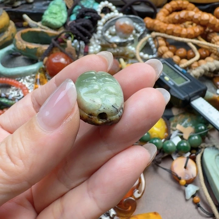 翡翠散珠御****鞋翡翠随形原石手工打造