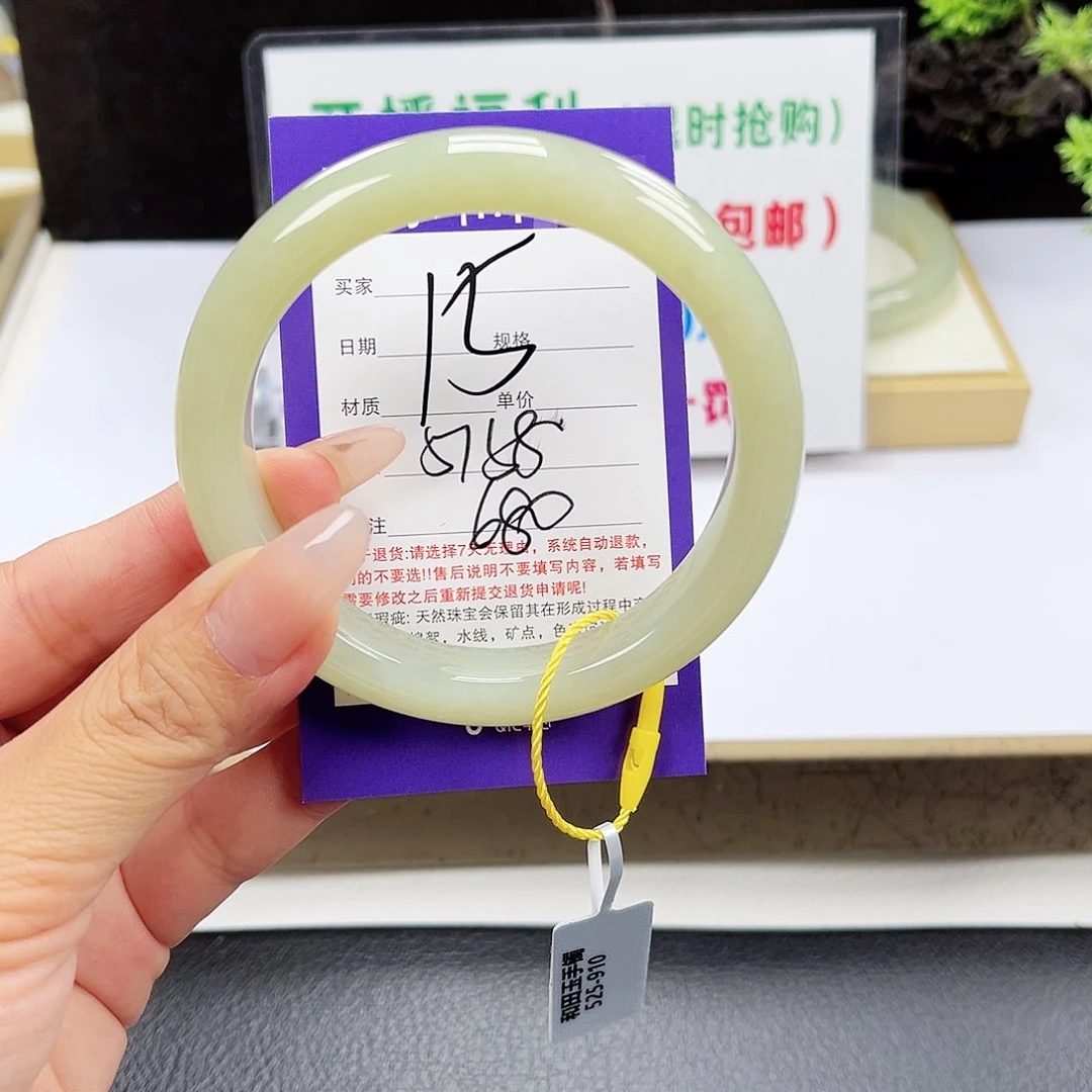 和田玉手镯未镶嵌