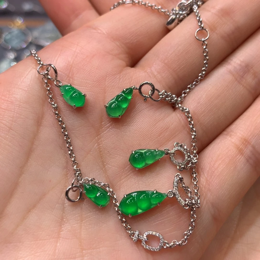 翡翠颈饰18K金镶嵌吊坠