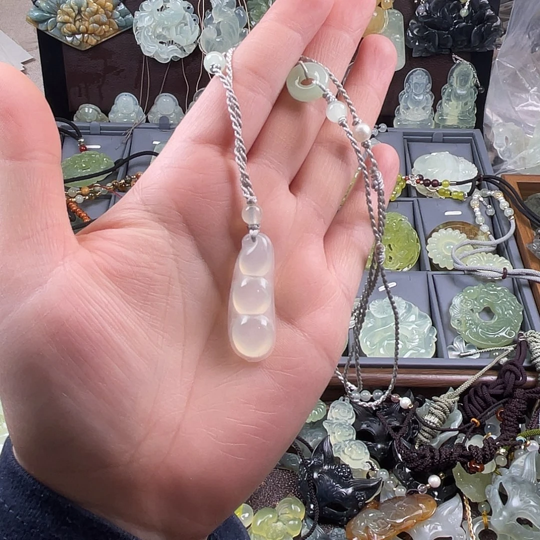 岫玉未镶嵌吊坠(赠链)