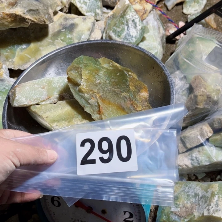 蛇纹石玉未镶嵌岫玉