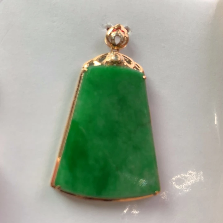翡翠18K金镶嵌颈饰翡翠吊坠