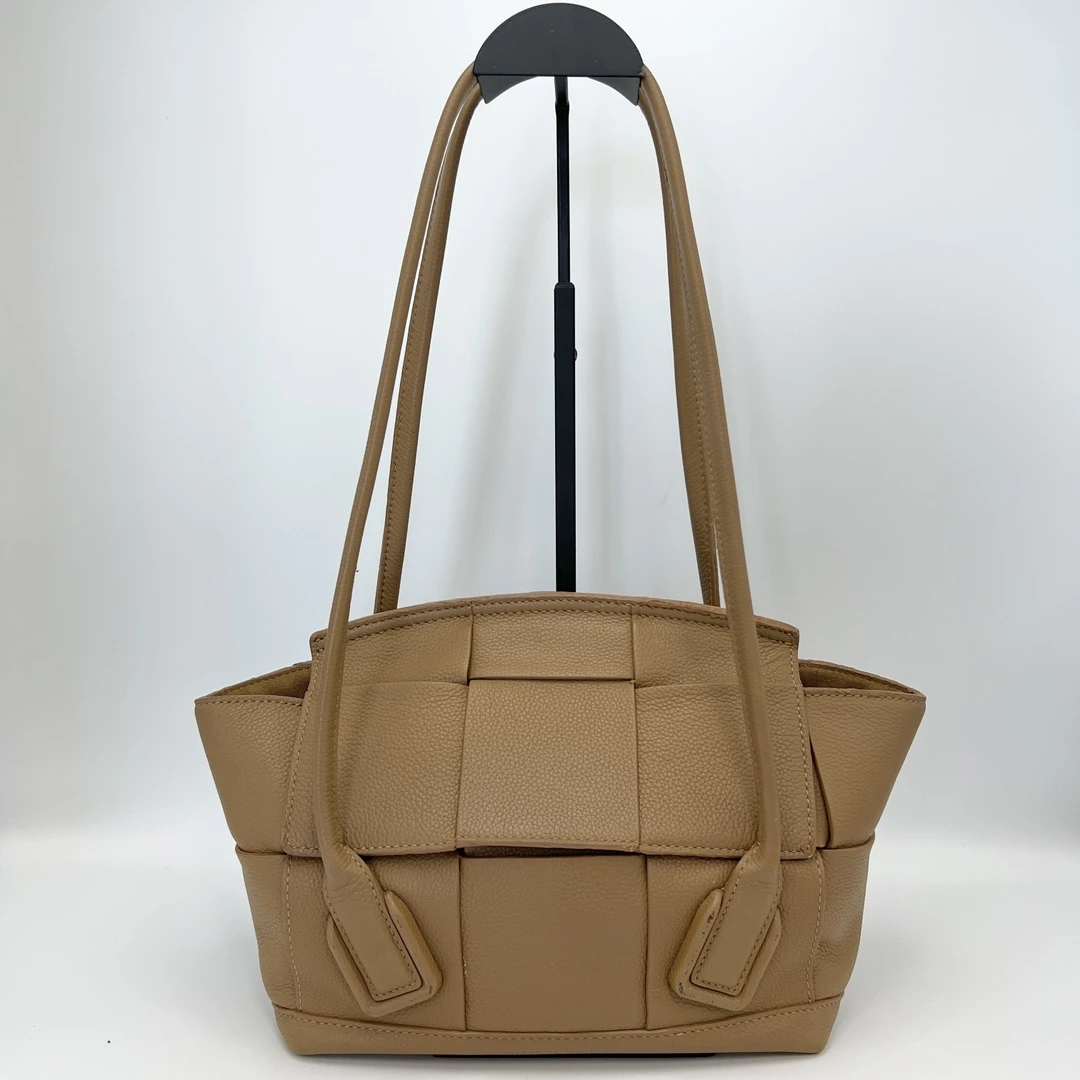 95新 BOTTEGA VENETA/葆蝶家 焦糖色Arco翻盖开谷编纹包 10123