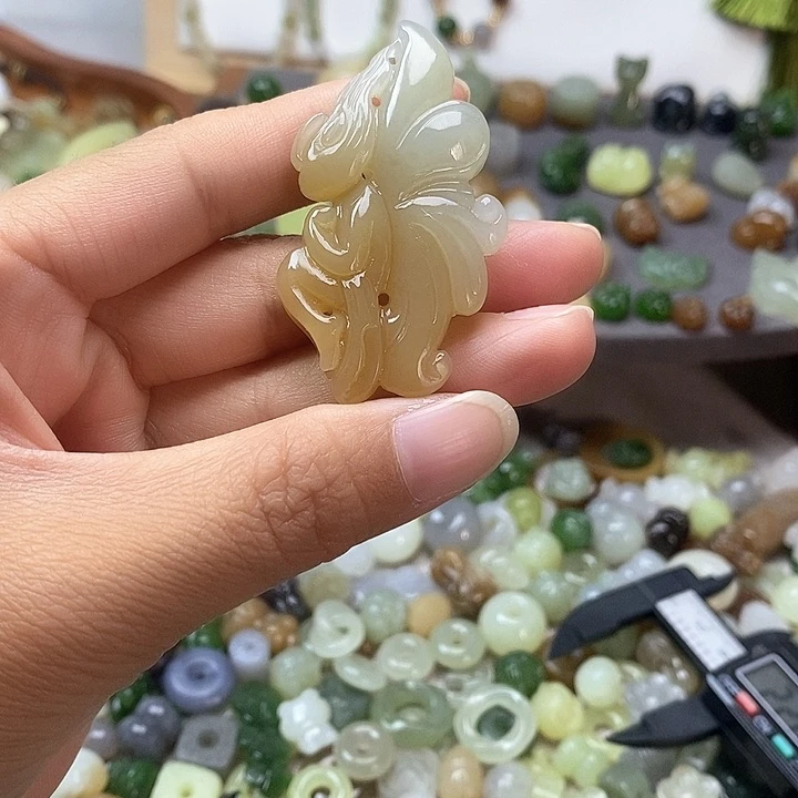 未镶嵌和田玉挂件蝴蝶仙子