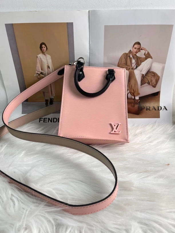 95新 LouisVuitton/路易威登 路易威登水波纹嫩粉琴谱单肩包xh200