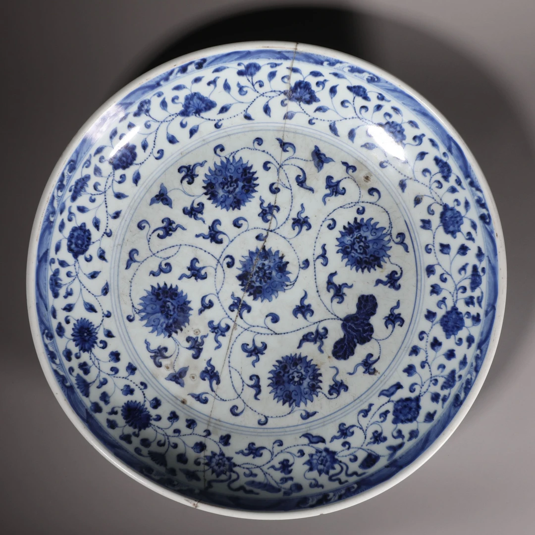 LOT092403 清雍正 青花缠枝莲纹大盘