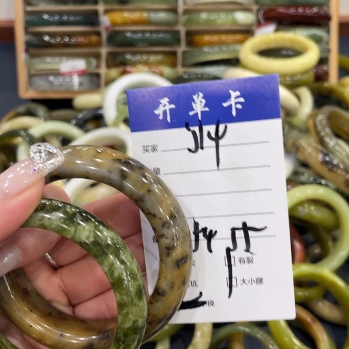 未镶嵌蛇纹石玉手镯