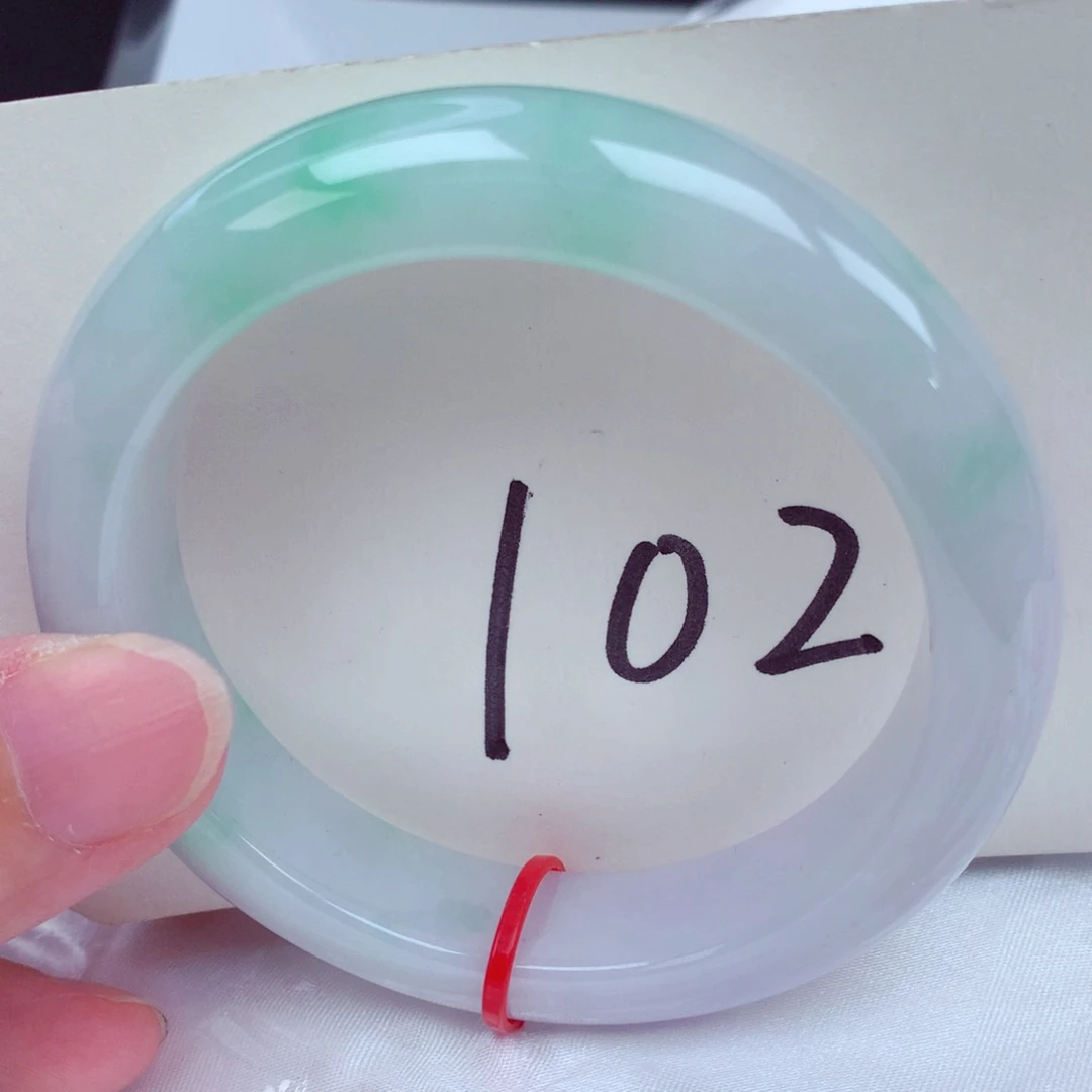 翡翠手镯未镶嵌翡翠