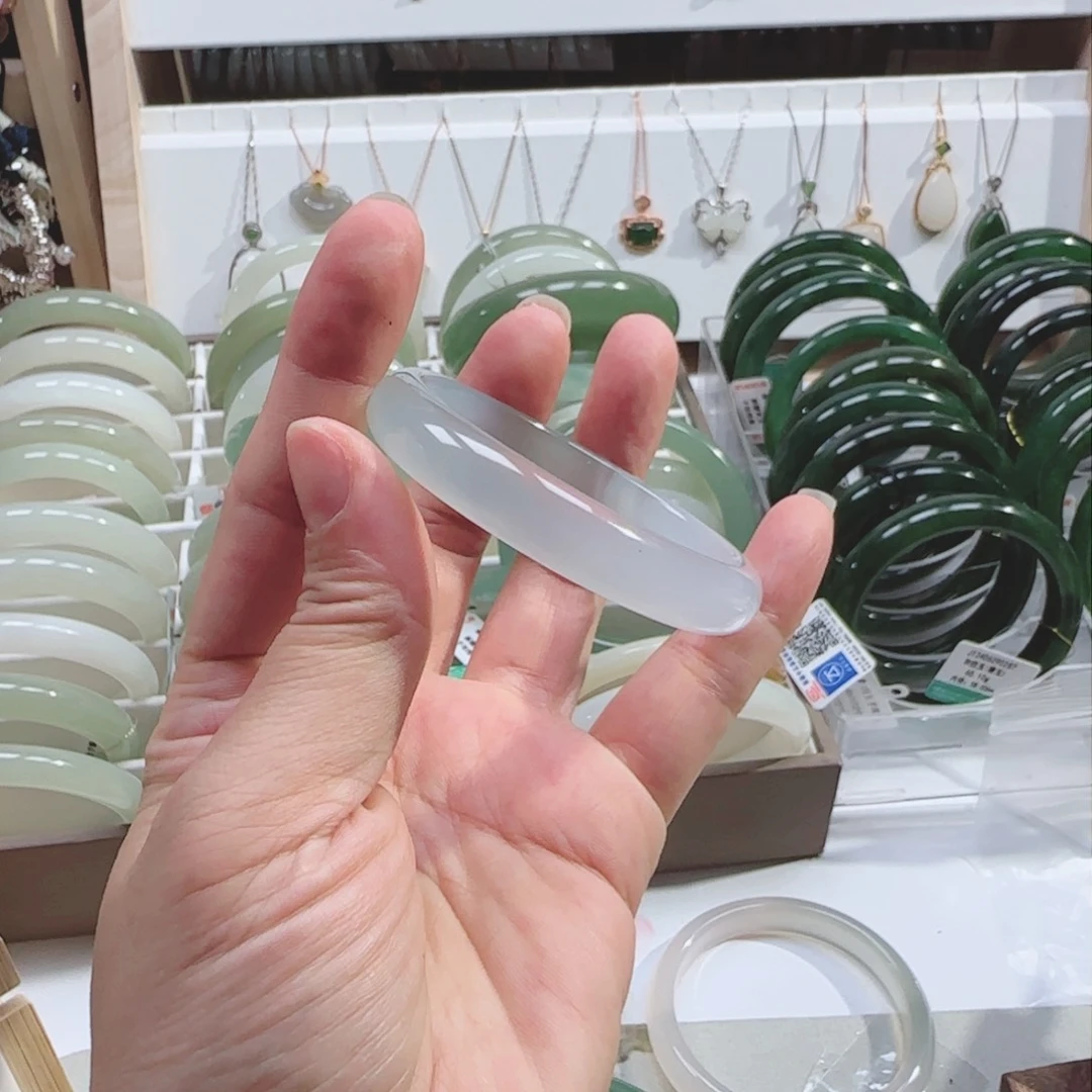 玛瑙/玉髓手镯未镶嵌小****e远山黛