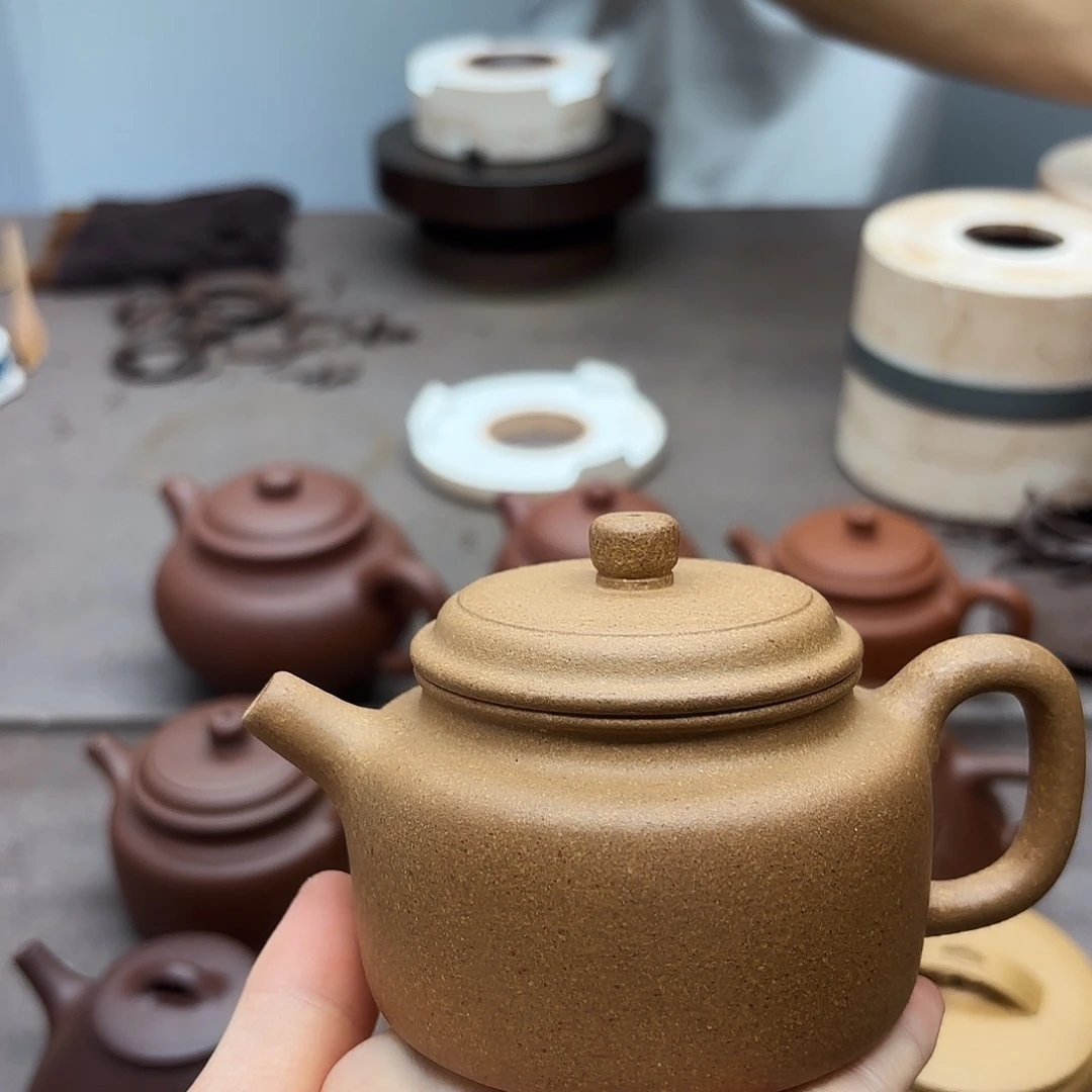紫砂茶壶黄降坡德钟180cc跳砂