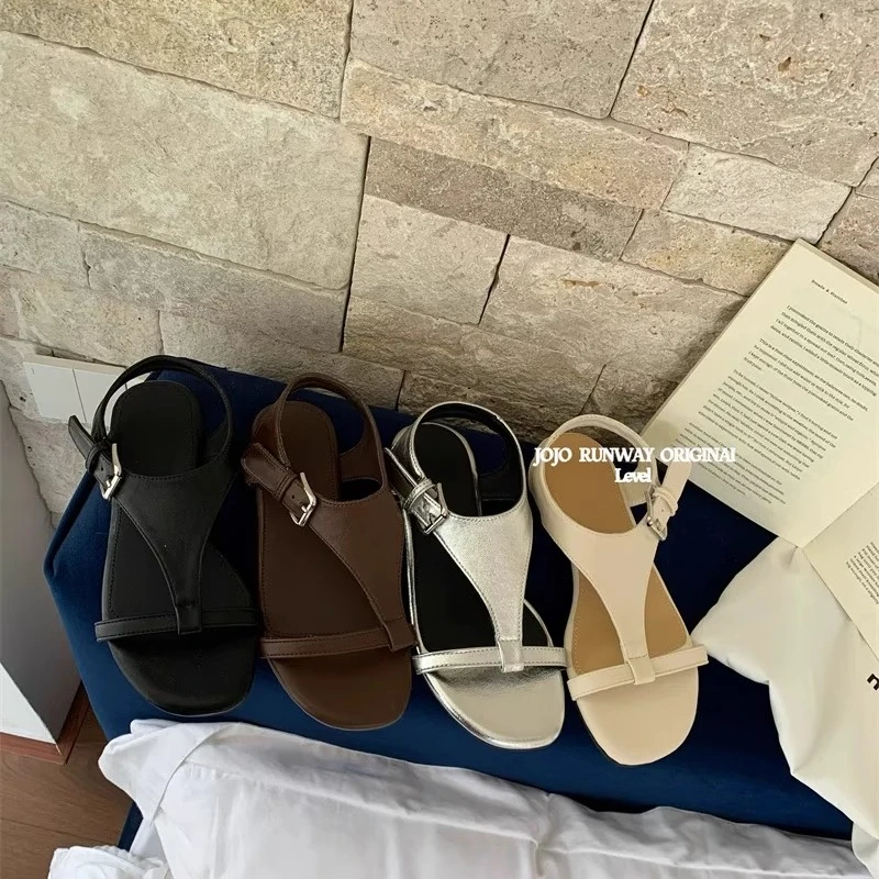 美猫汇银色超软网红百搭一字扣罗马凉鞋女韩版度假平底海边沙滩鞋