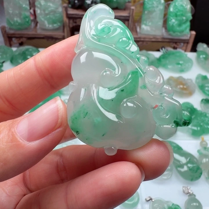 颈饰未镶嵌石英质玉