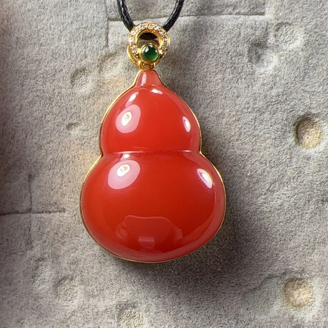 南红玛瑙18K金镶嵌葫芦吊坠