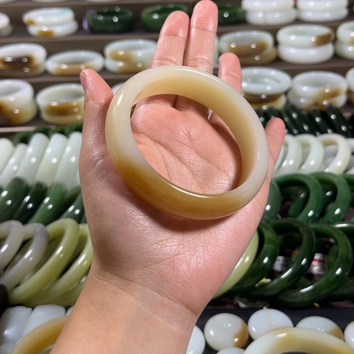未镶嵌手镯和田玉