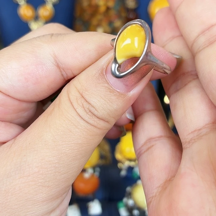 银S925镶嵌琥珀戒指