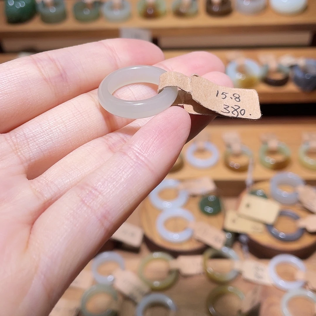 欧***蒋和田玉未镶嵌戒指15.8