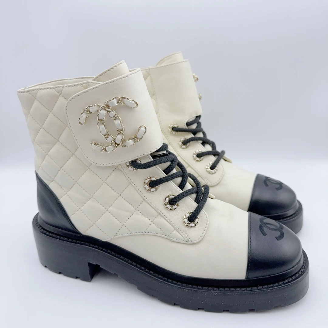 99新 Chanel/香奈儿 36.5码/米白色菱格纹魔术贴马丁靴/02080