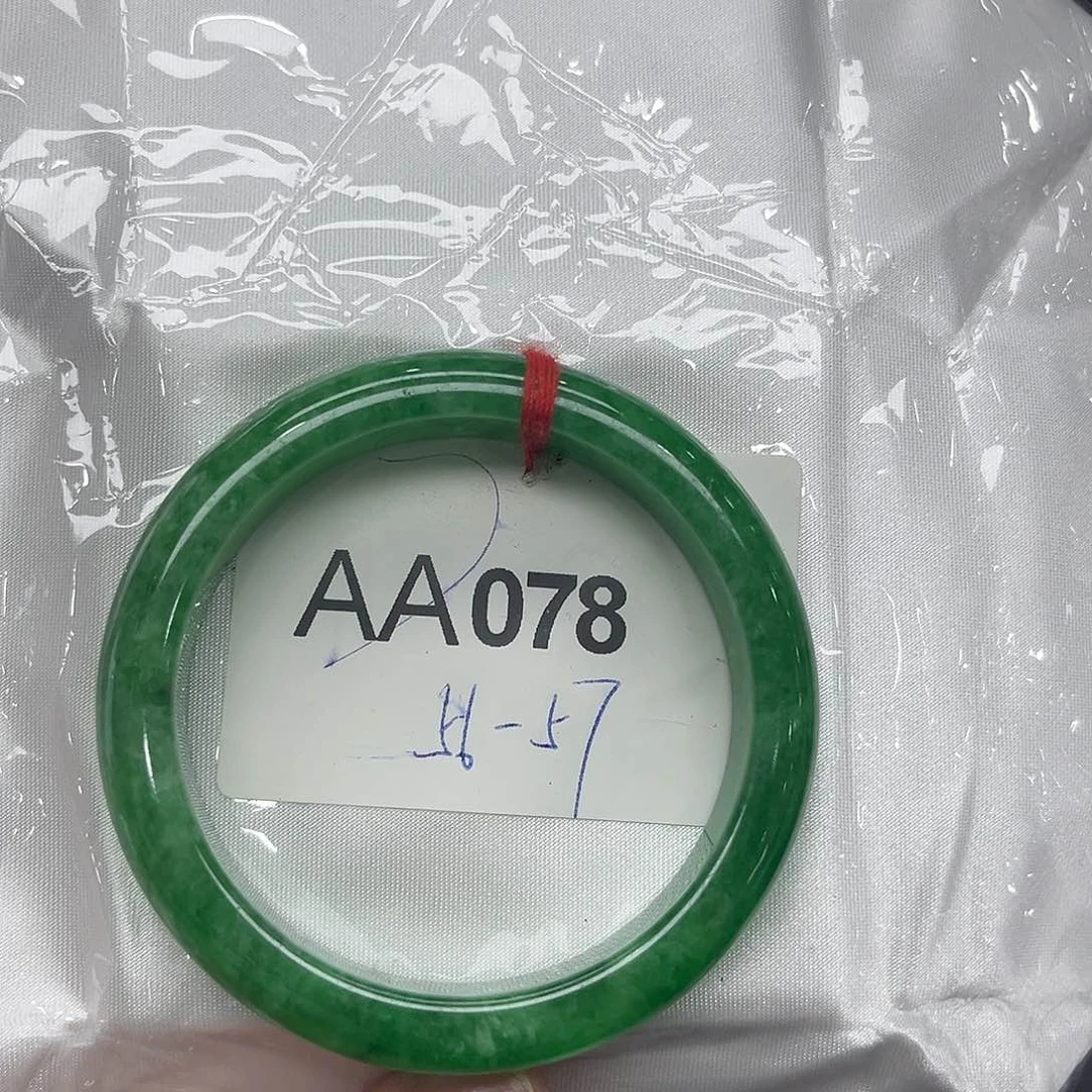 翡翠手镯未镶嵌默认瑕疵