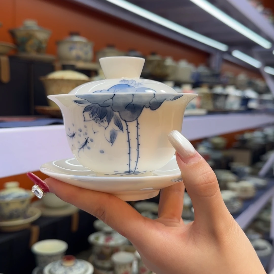 我在外面吃饭呢你在哪