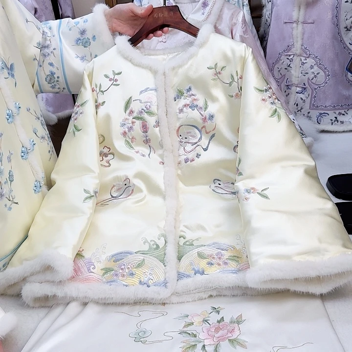 织绣桑蚕丝冬款上衣