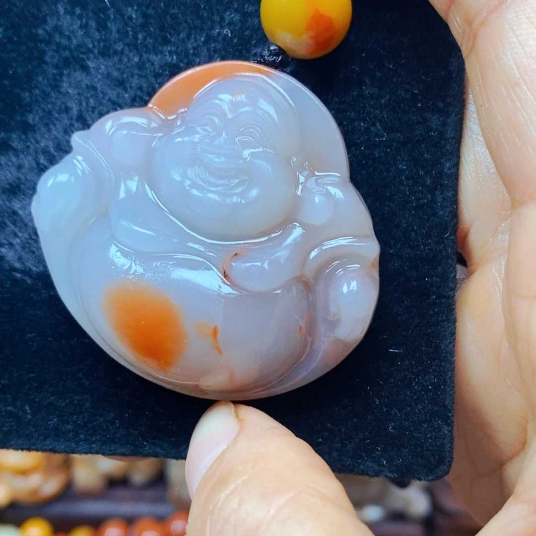 未镶嵌石英质玉（黄龙玉）颈饰